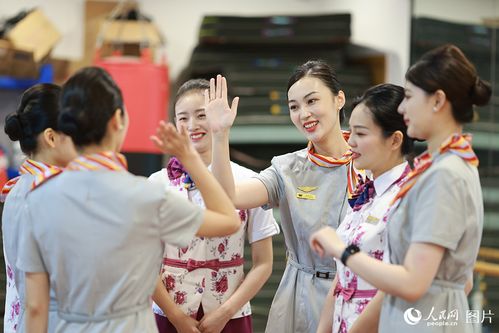 重慶空姐與動(dòng)姐攜手開(kāi)展服務(wù)禮儀培訓(xùn)，積極備戰(zhàn)暑運(yùn)高峰