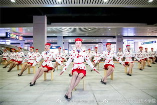 重慶高?？战愣Y儀快閃秀驚艷亮相，整齊劃一風(fēng)姿引眾人圍觀